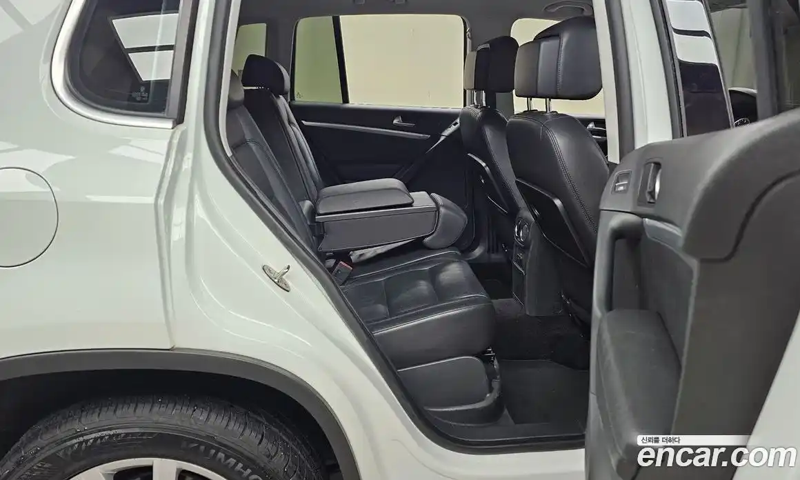 Volkswagen Tiguan 2015 2.0 Автомат в Москве № 215226, фото 17