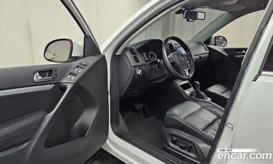 Volkswagen Tiguan 2015 2.0 Автомат в Москве № 215226, фото 19