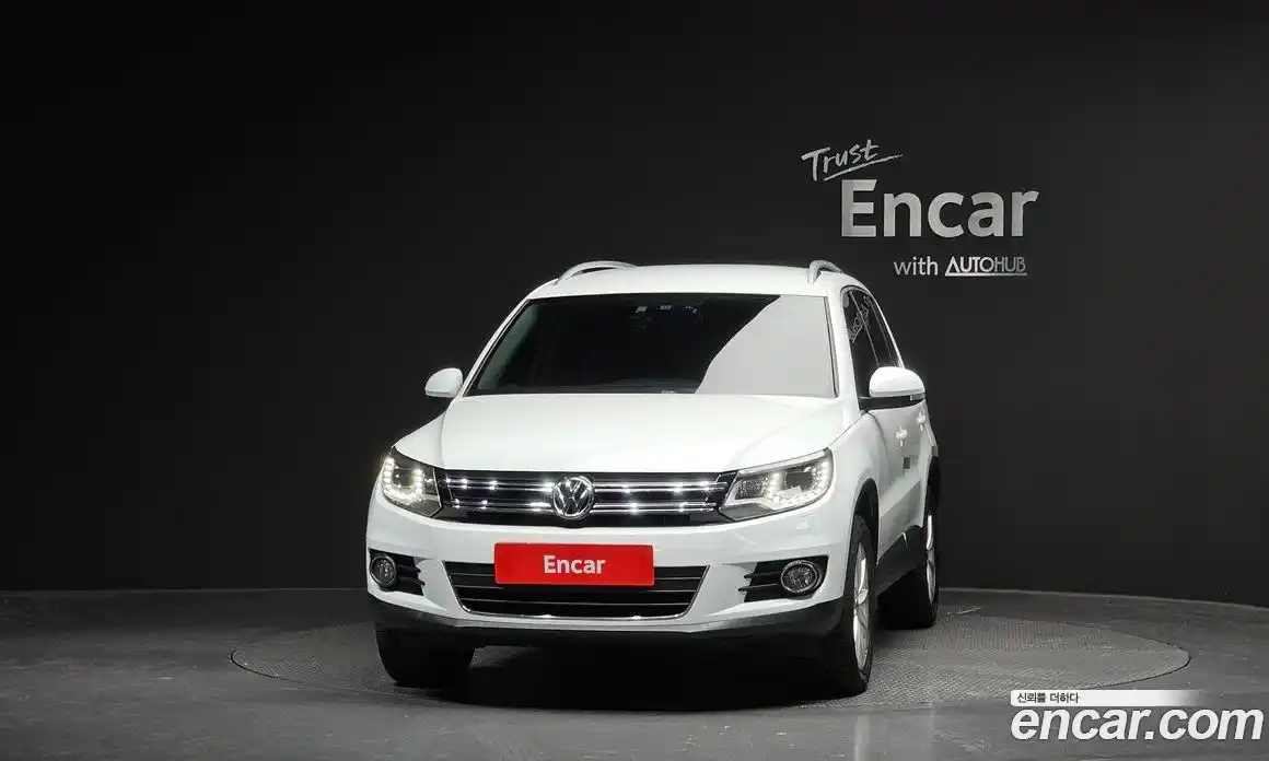 Volkswagen Tiguan 2015 2.0 Автомат в Москве № 215226, фото 6