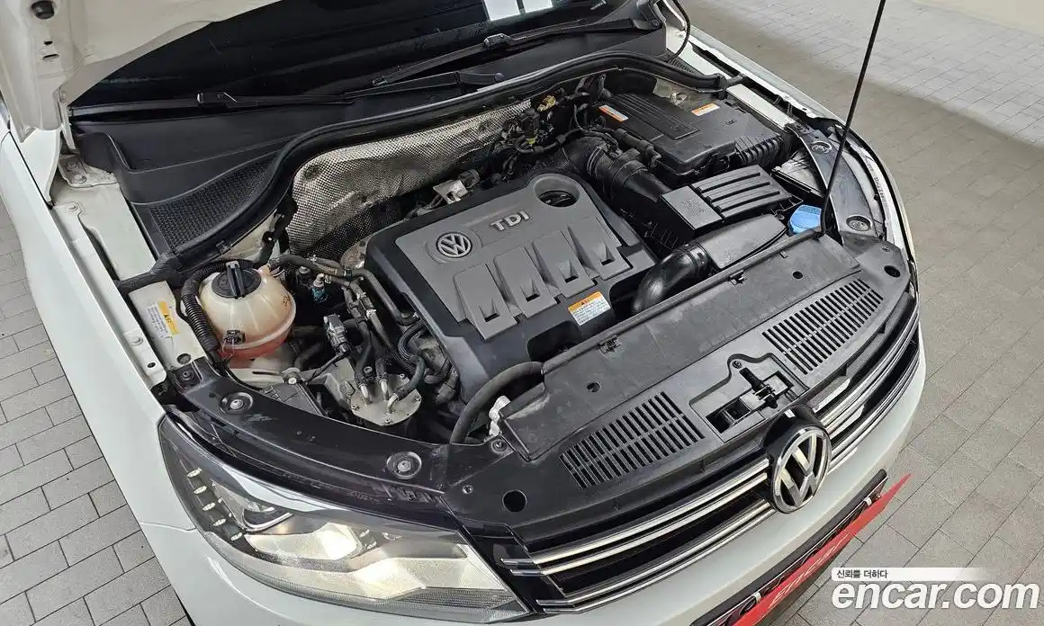 Volkswagen Tiguan 2015 2.0 Автомат в Москве № 215226, фото 8