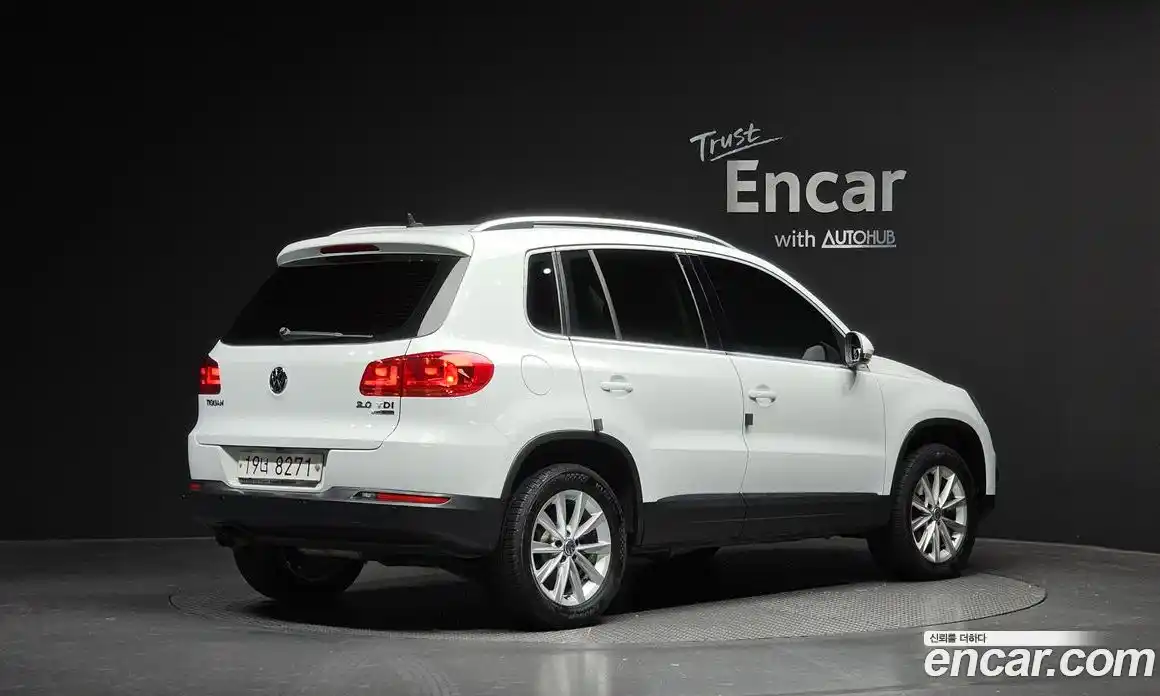 Volkswagen Tiguan 2015 2.0 Автомат в Москве № 215226, фото 9