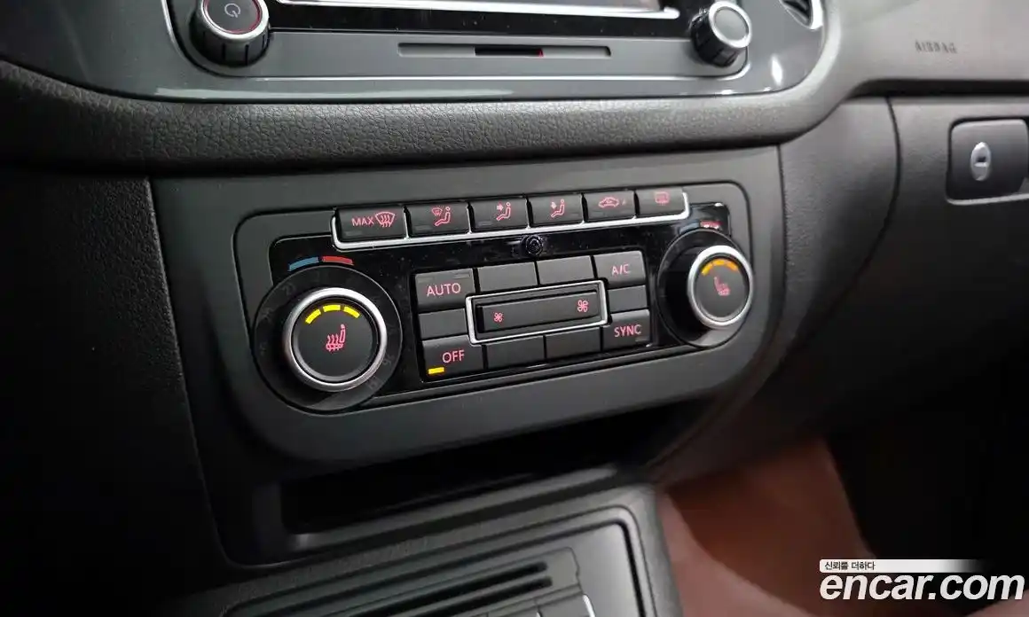 Volkswagen Tiguan 2015 2.0 Автомат в Москве № 215313, фото 17