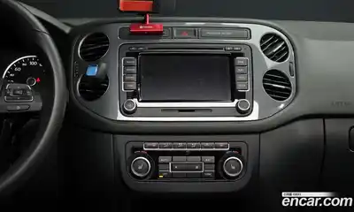 Volkswagen Tiguan 2015 2.0 Автомат в Москве № 215313, миниатюра 5