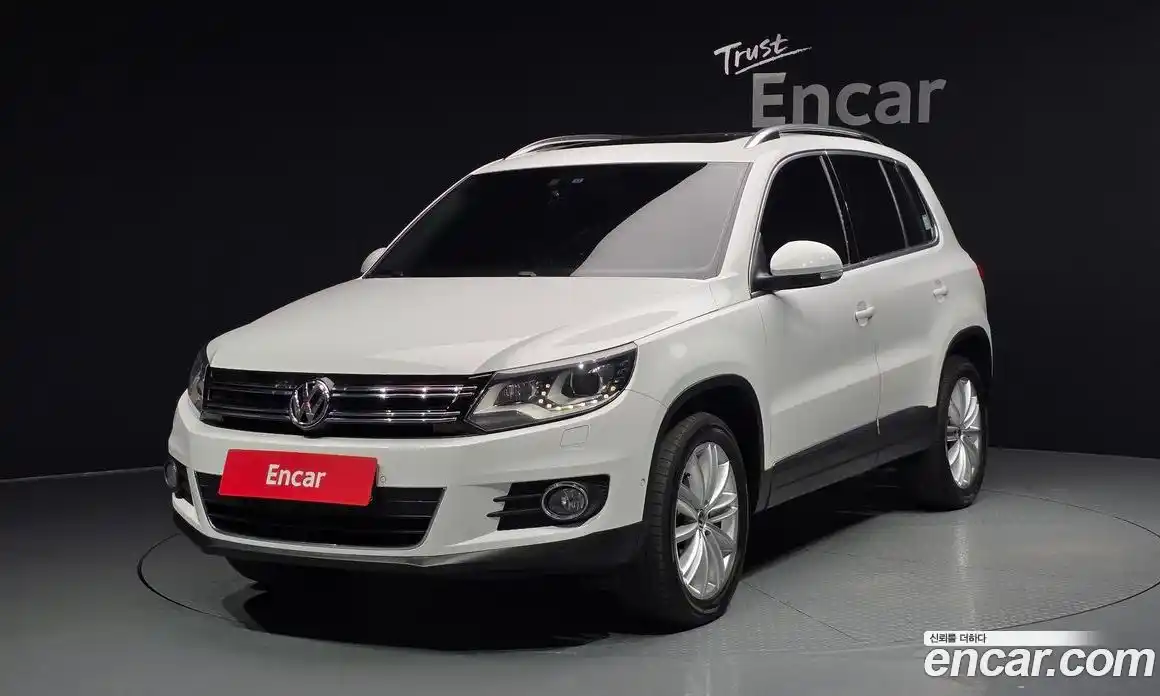 Volkswagen Tiguan 2015 2.0 Автомат в Москве № 215313, фото 9