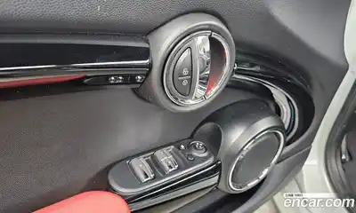 Mini Cooper Convertible 2021 2.0 Автомат в Москве № 231455, миниатюра 11