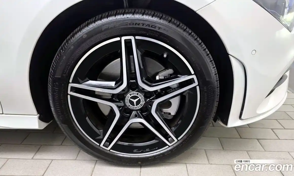 Mercedes-Benz CLA-Class 2023 2.0 Автомат в Москве № 262411, фото 7