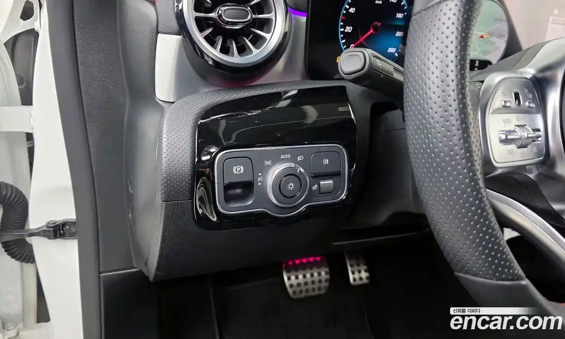 Mercedes-Benz CLA-Class 2023 2.0 Автомат в Москве № 262411, фото 9