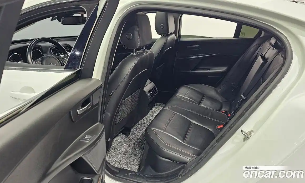 Jaguar XE 2016 2.0 Автомат в Москве № 283792, фото 13