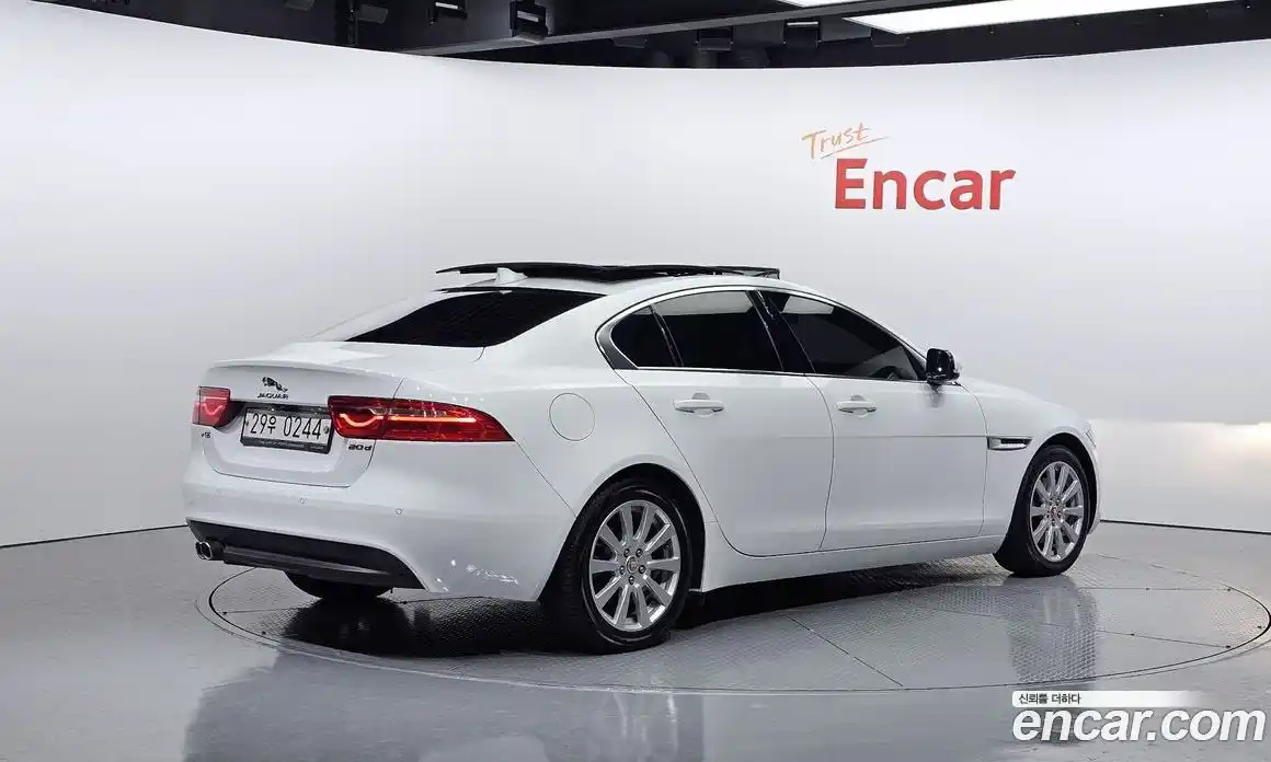 Jaguar XE 2016 2.0 Автомат в Москве № 283792, фото 15