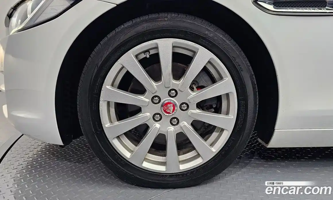 Jaguar XE 2016 2.0 Автомат в Москве № 283792, фото 6