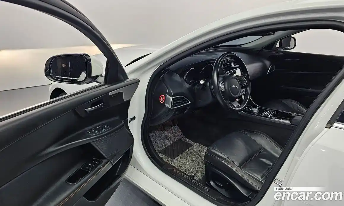 Jaguar XE 2016 2.0 Автомат в Москве № 283792, фото 8