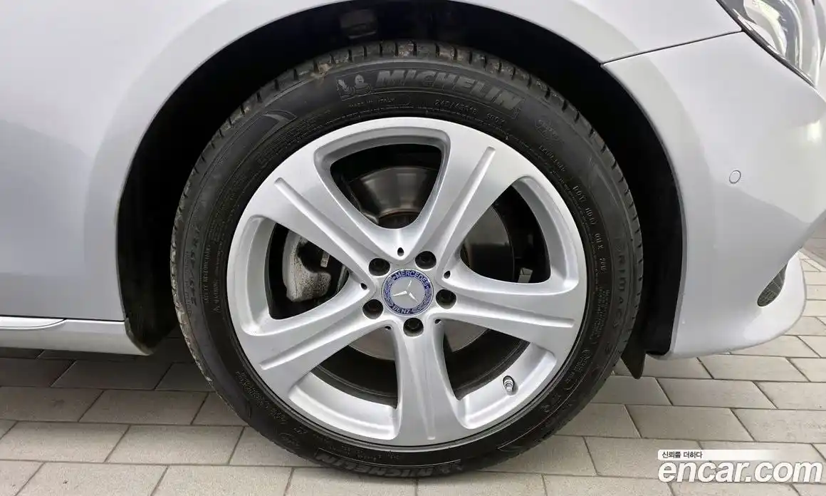 Mercedes-Benz E-Class 2017 2.0 Автомат в Москве № 309899, фото 3