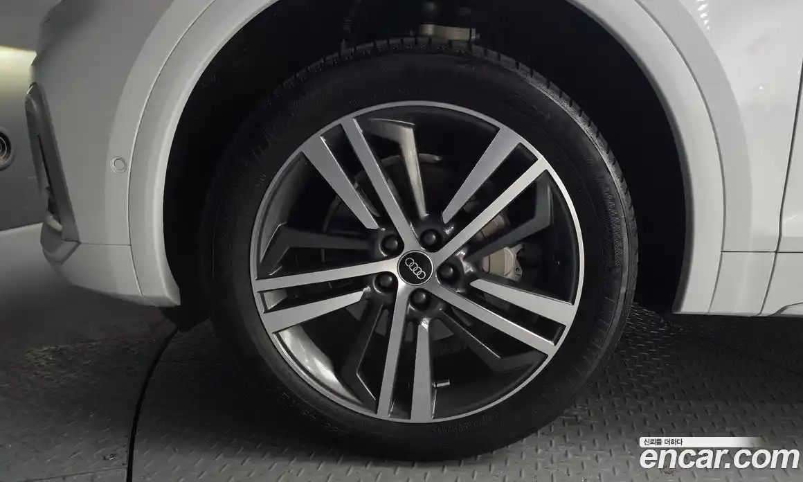 Audi Q5 2023 2.0 Автомат в Москве № 311796, фото 17