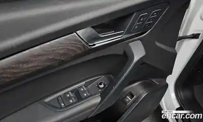 Audi Q5 2023 2.0 Автомат в Москве № 311796, миниатюра 3