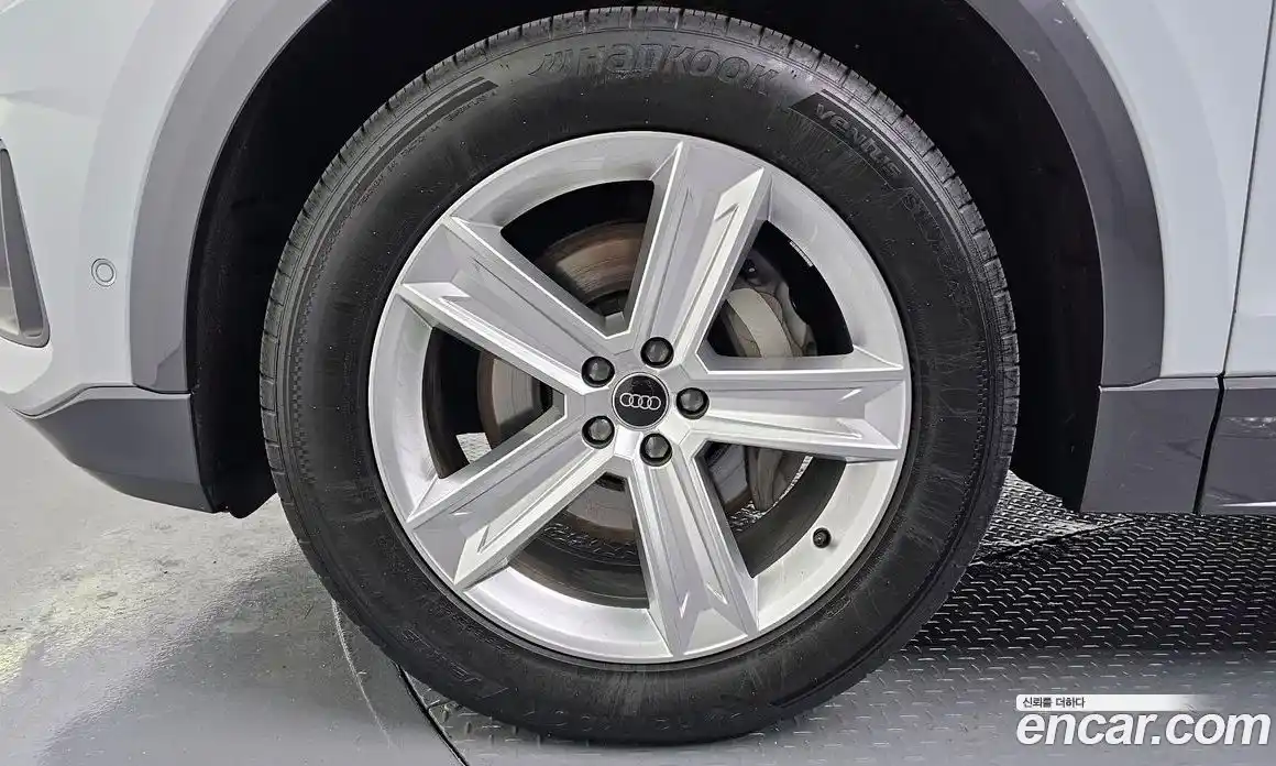 Audi Q8 2023 3.0 Автомат в Москве № 343513, фото 12