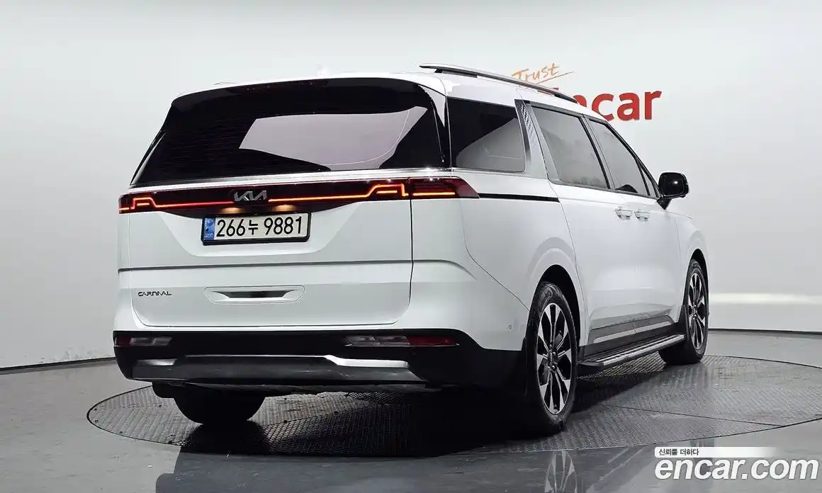 Kia Canival 2023 2.2 Автомат в Москве № 122024, фото 16