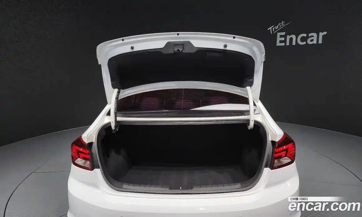 Hyundai Avante 2019 1.6 Автомат в Москве № 130908, фото 11