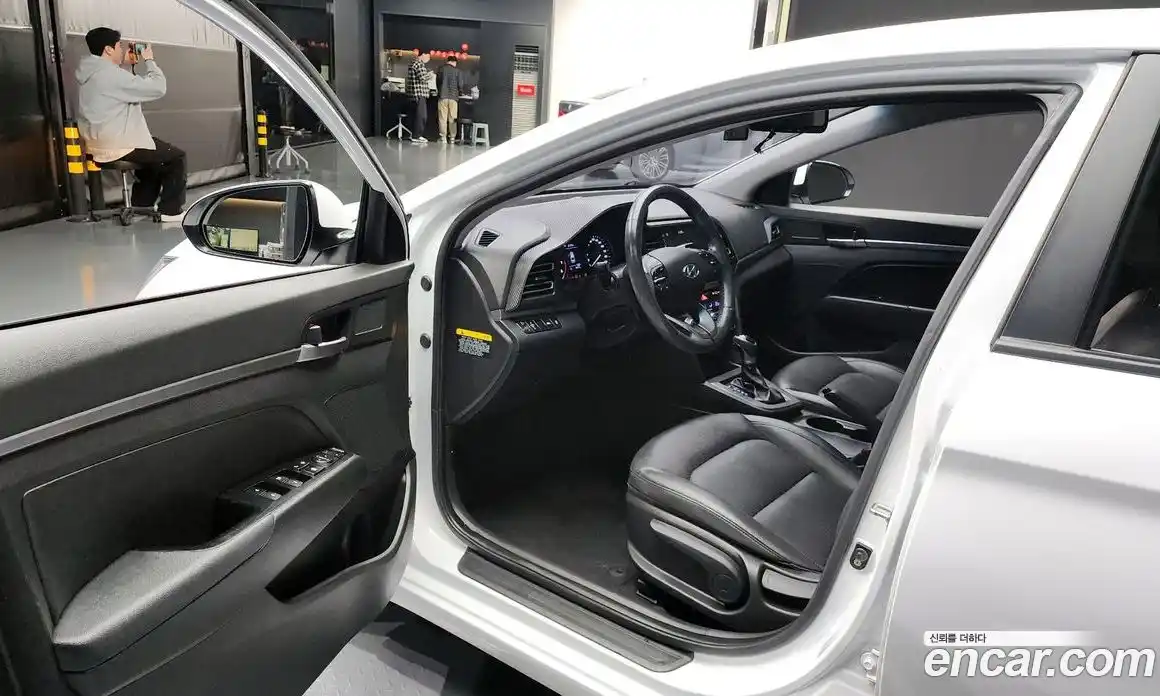 Hyundai Avante 2019 1.6 Автомат в Москве № 130908, фото 13