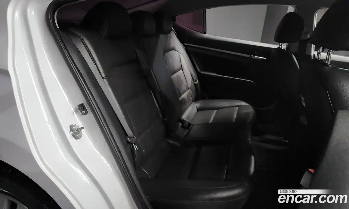 Hyundai Avante 2019 1.6 Автомат в Москве № 130908, фото 8