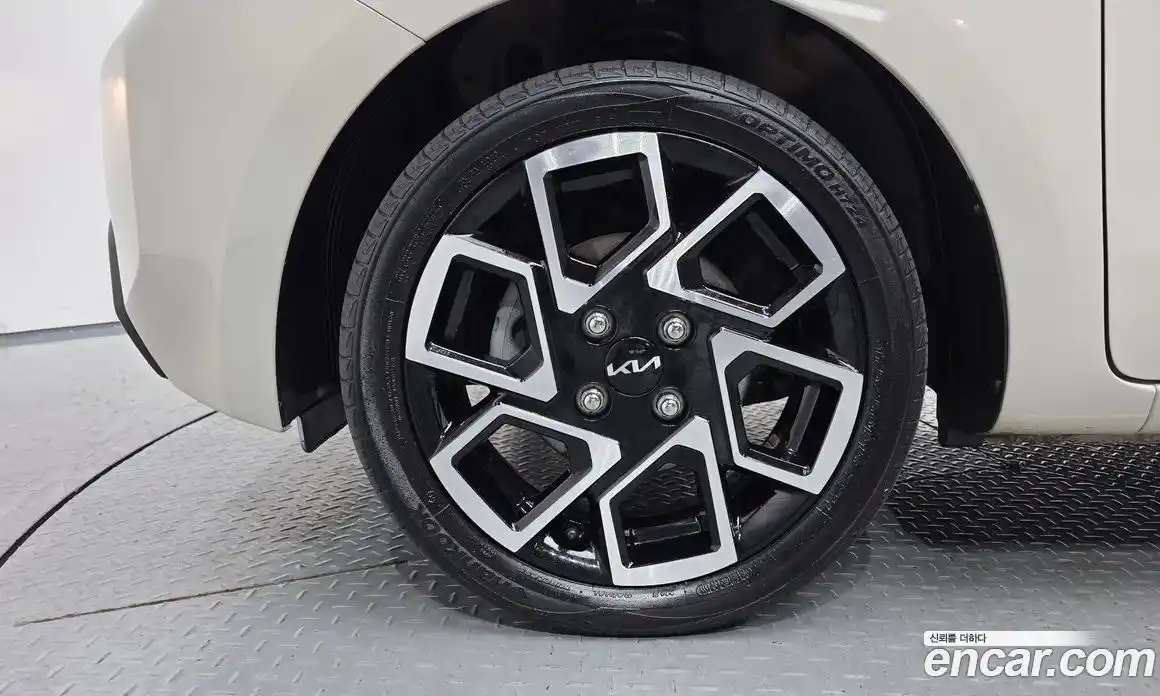 Kia Ray 2023 1.0 Автомат в Москве № 131327, фото 9