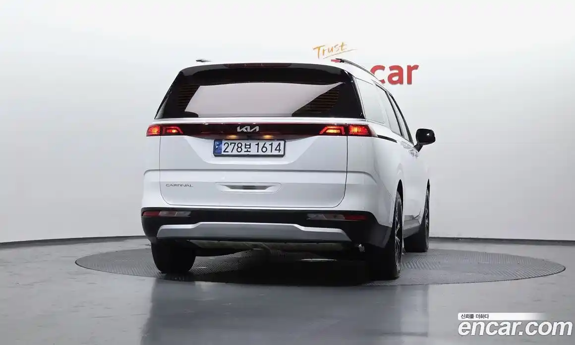 Kia Canival 2022 2.2 Автомат в Москве № 132123, фото 1