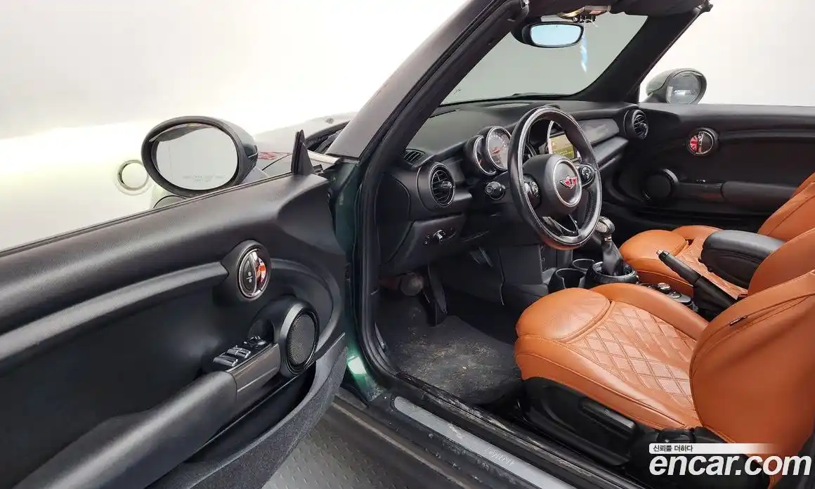 Mini Cooper Convertible 2016 1.5 Автомат в Москве № 139675, фото 11