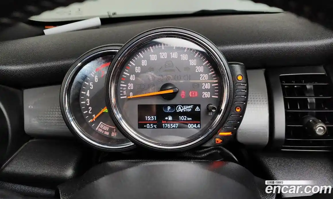 Mini Cooper Convertible 2016 1.5 Автомат в Москве № 139675, фото 17