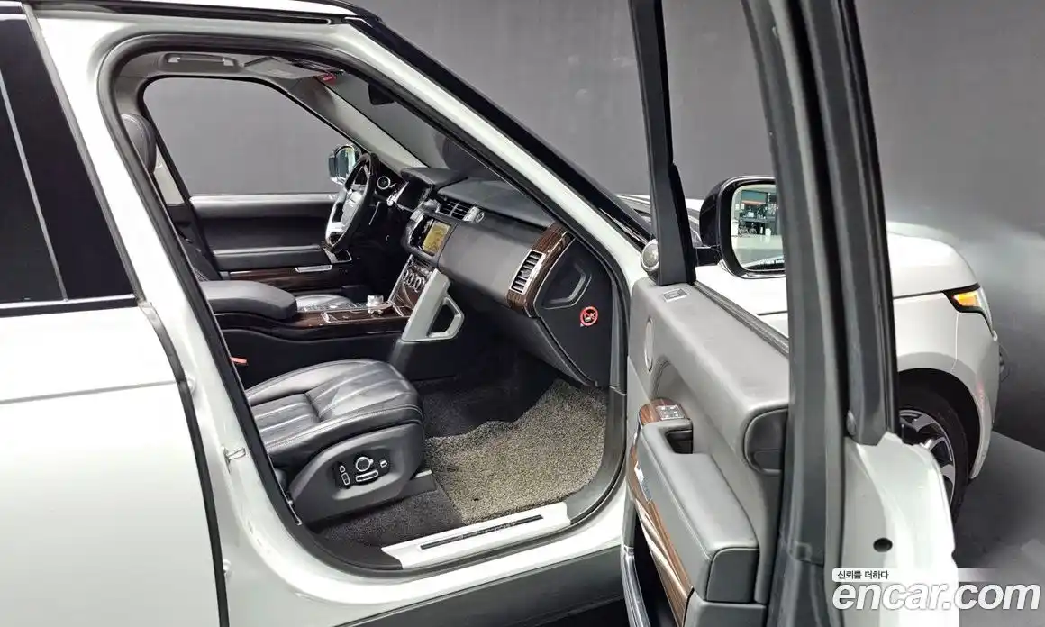 Land Rover Range-Rover 2016 4.4 Автомат в Москве № 166466, фото 14