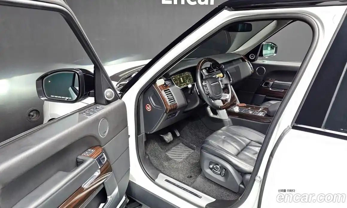 Land Rover Range-Rover 2016 4.4 Автомат в Москве № 166466, фото 16