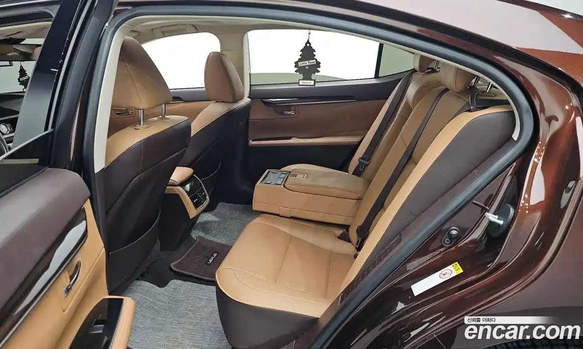 Lexus ES 2017 2.5 Автомат в Москве № 168227, фото 7