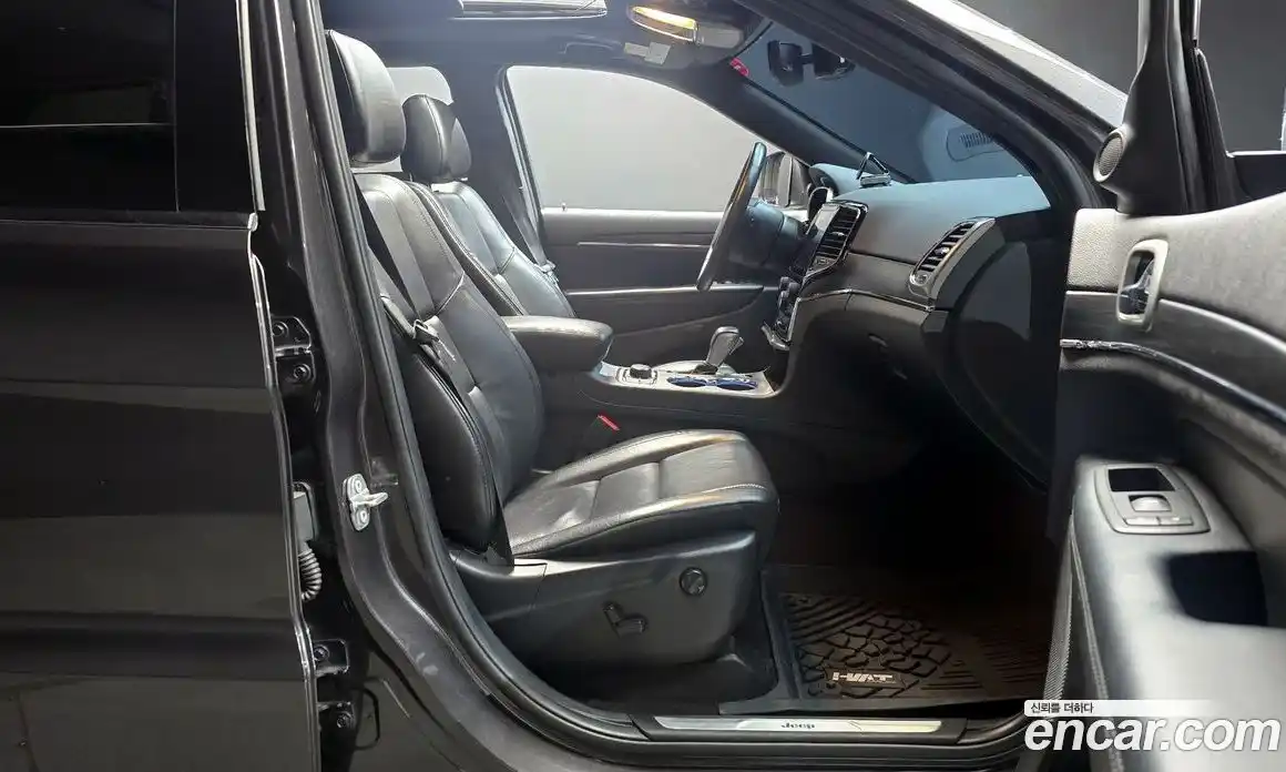 Jeep Cherokee 2019 3.6 Автомат в Москве № 169815, фото 11