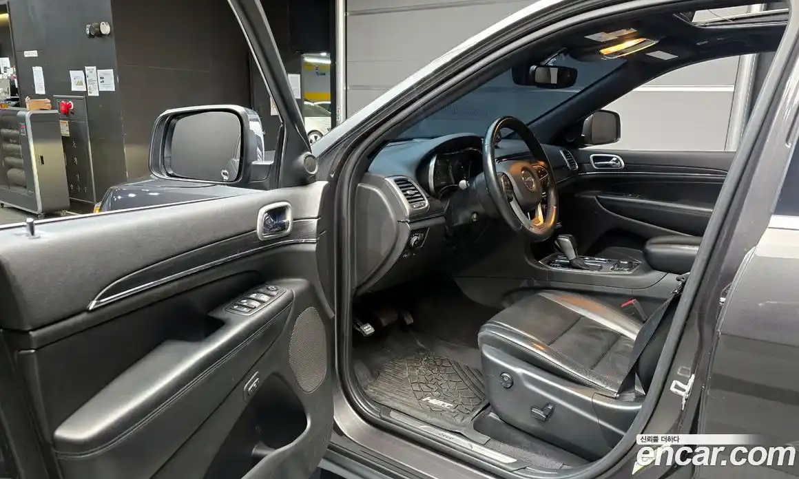 Jeep Cherokee 2019 3.6 Автомат в Москве № 169815, фото 19