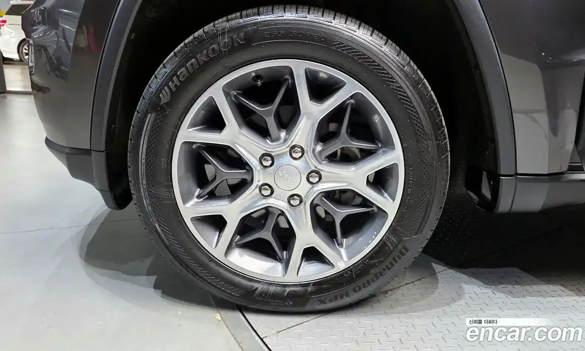 Jeep Cherokee 2019 3.6 Автомат в Москве № 169815, фото 4