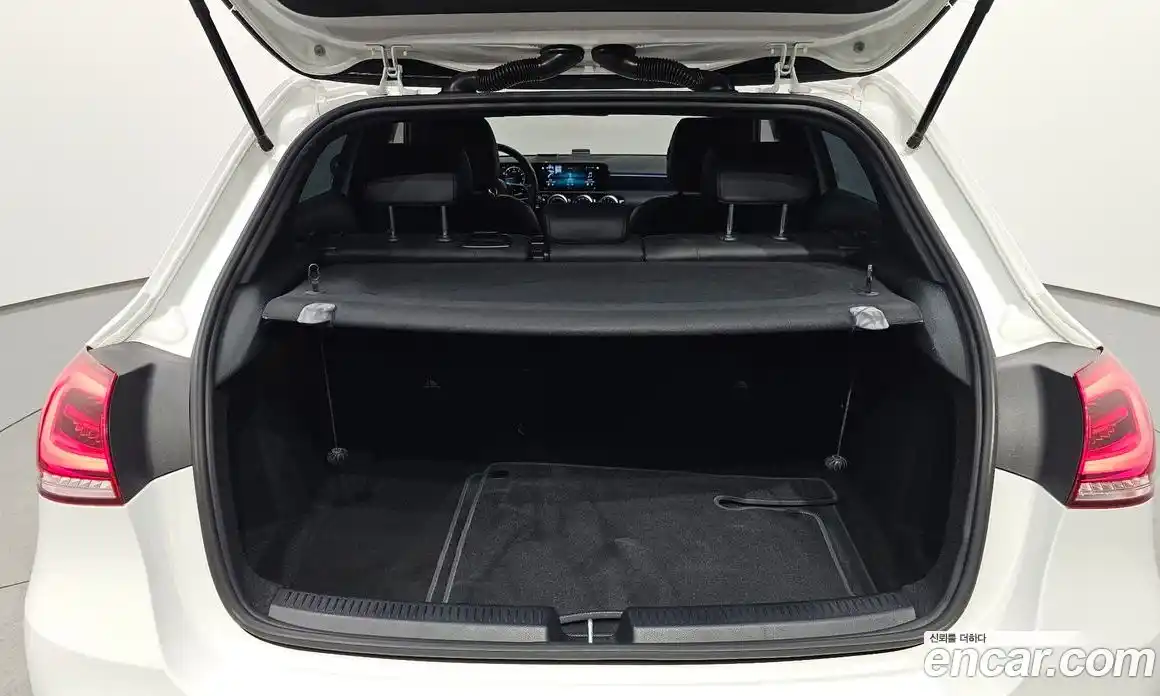 Mercedes-Benz A-Class 2021 2.0 Автомат в Москве № 208355, фото 6