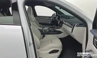 Porsche Cayenne 2023 3.0 Автомат в Москве № 213118, миниатюра 3