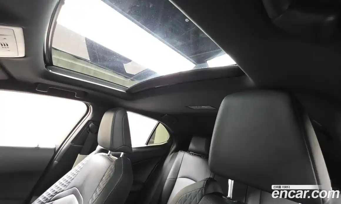 Lexus UX 2019 2.0 Автомат в Москве № 214598, фото 16