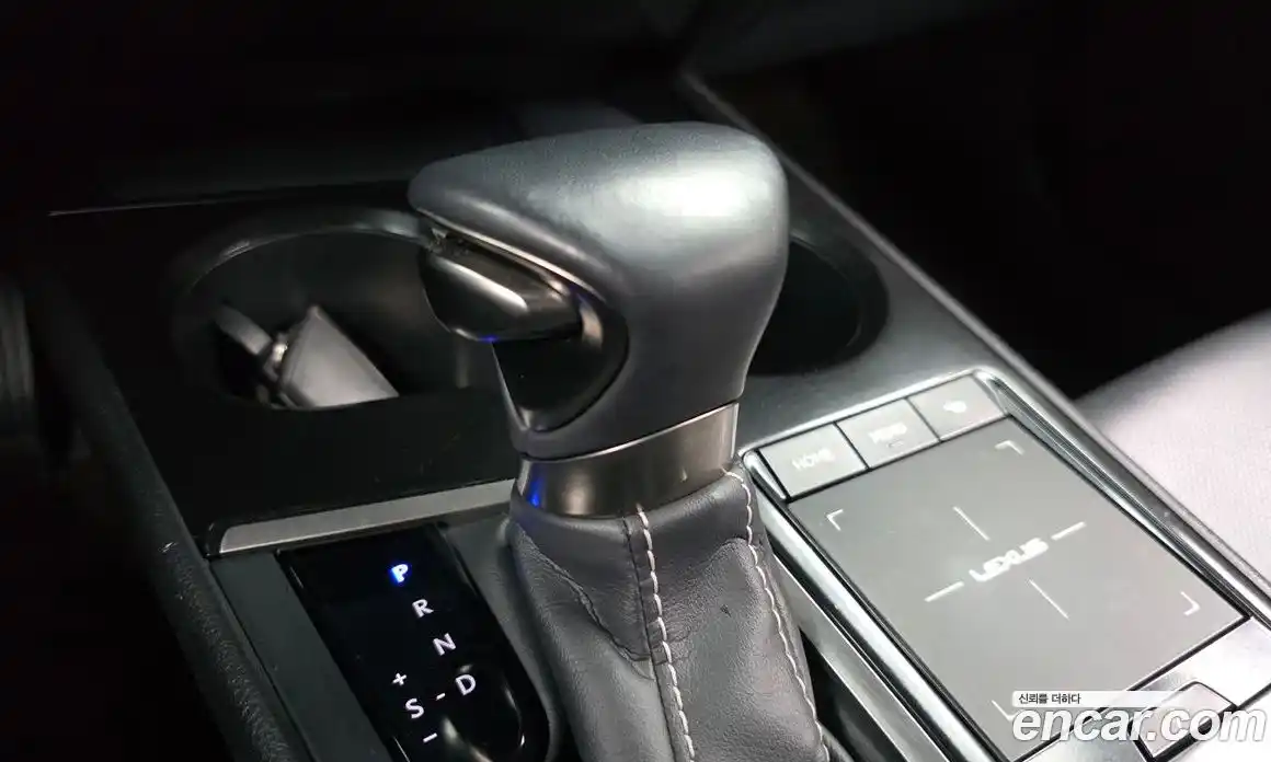 Lexus UX 2019 2.0 Автомат в Москве № 214598, фото 17