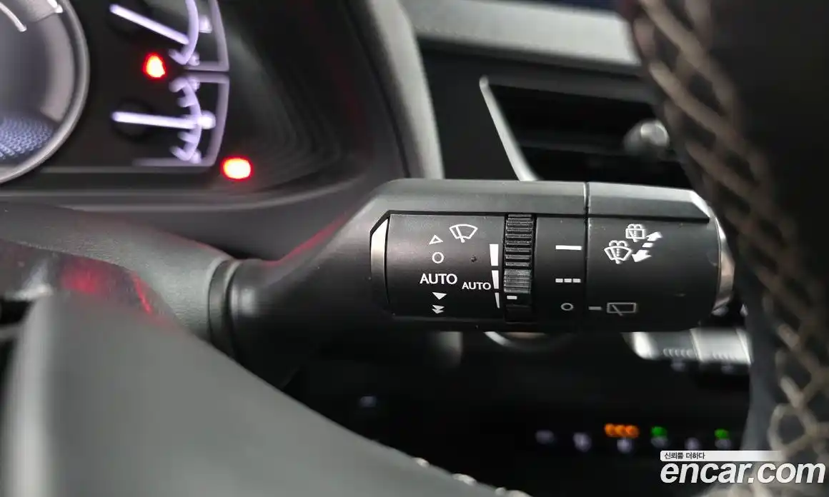 Lexus UX 2019 2.0 Автомат в Москве № 214598, фото 19