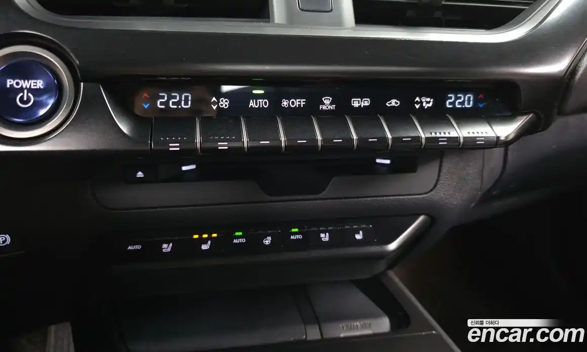 Lexus UX 2019 2.0 Автомат в Москве № 214598, фото 6