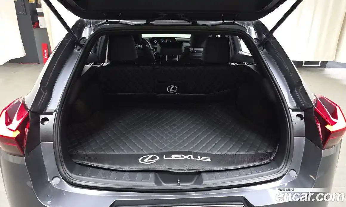 Lexus UX 2019 2.0 Автомат в Москве № 214598, фото 7