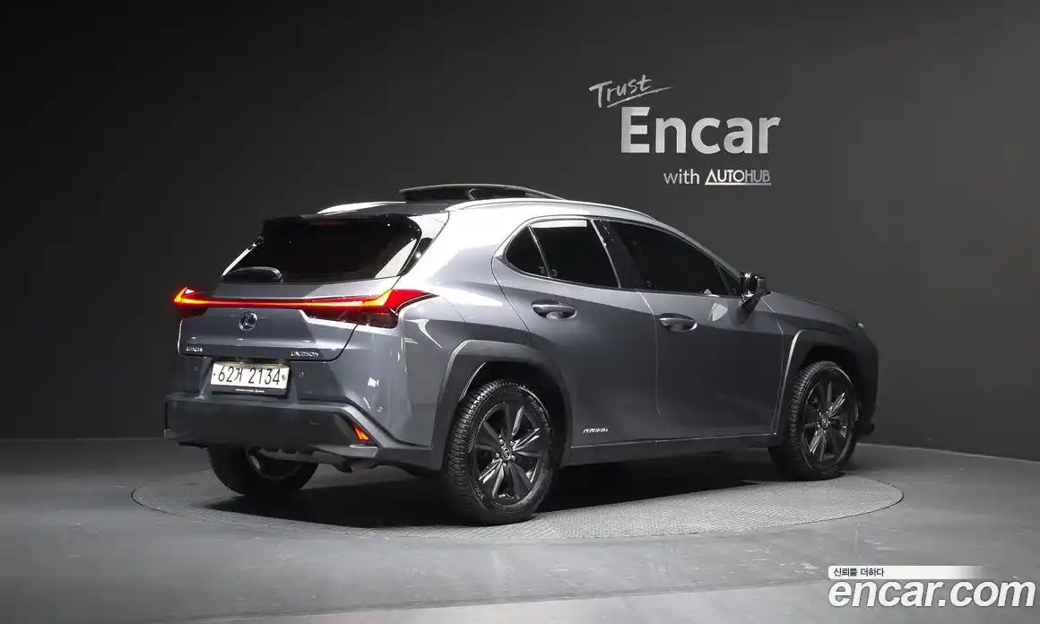 Lexus UX 2019 2.0 Автомат в Москве № 214598, фото 9
