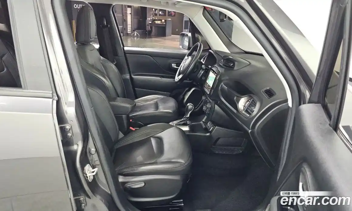 Jeep Renegade 2019 2.4 Автомат в Москве № 215463, фото 12