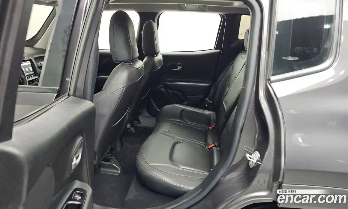 Jeep Renegade 2019 2.4 Автомат в Москве № 215463, фото 18