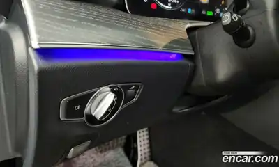 Mercedes-Benz E-Class 2022 2.0 Автомат в Москве № 222958, миниатюра 4