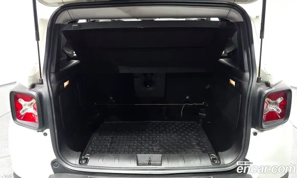 Jeep Renegade 2015 2.0 Автомат в Москве № 232413, фото 9