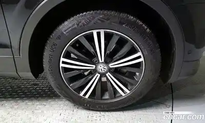 Volkswagen Tiguan 2020 2.0 Автомат в Москве № 277412, миниатюра 3