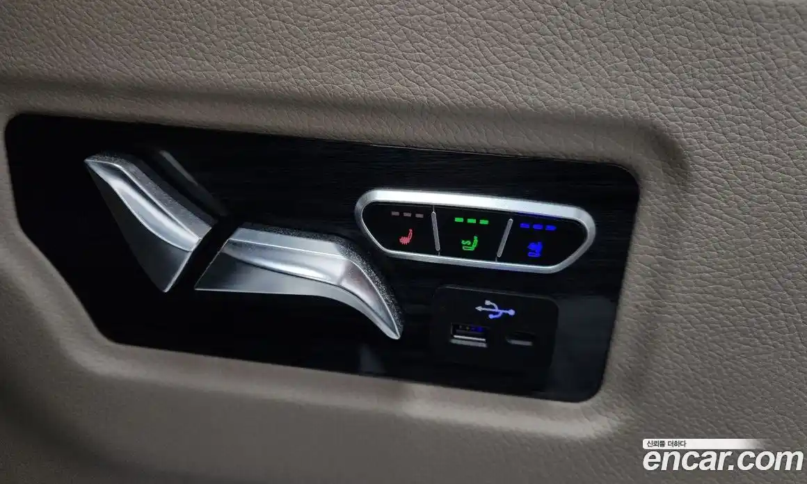 Kia Canival 2023 3.5 Автомат в Москве № 51420, фото 16