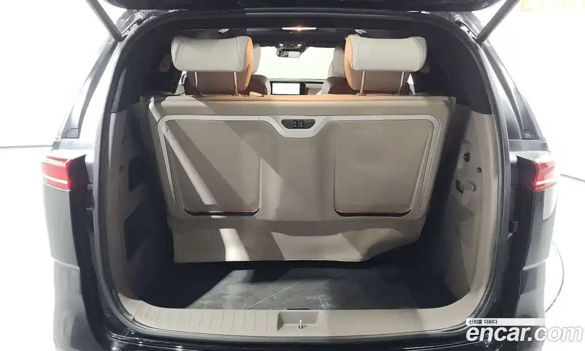 Kia Canival 2023 3.5 Автомат в Москве № 51420, фото 9