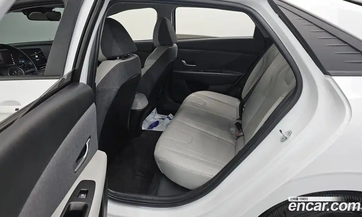 Hyundai Avante 2022 1.6 Автомат в Москве № 108257, фото 4