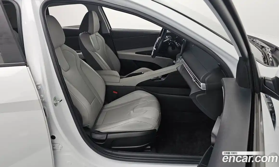 Hyundai Avante 2022 1.6 Автомат в Москве № 108257, фото 6